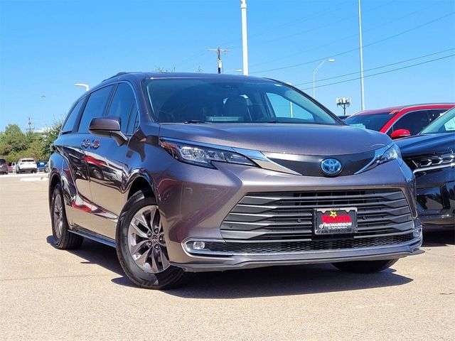 2021 Toyota Sienna XLE