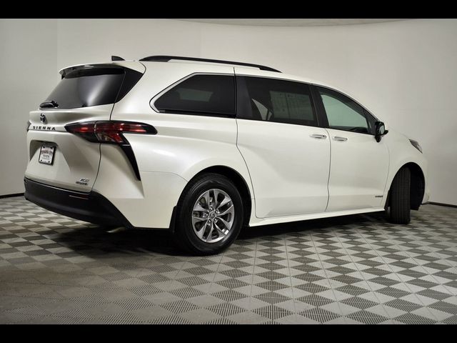 2021 Toyota Sienna XLE