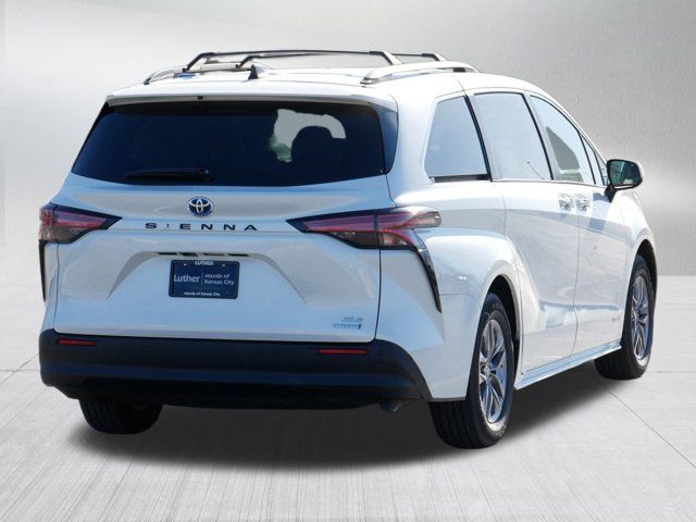 2021 Toyota Sienna XLE