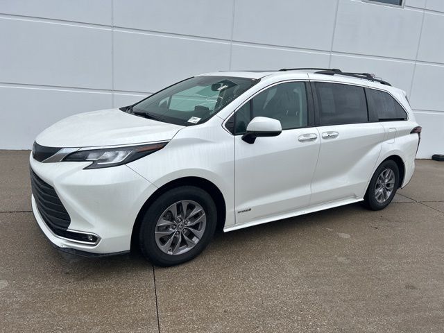 2021 Toyota Sienna XLE