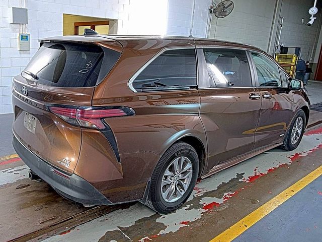 2021 Toyota Sienna XLE