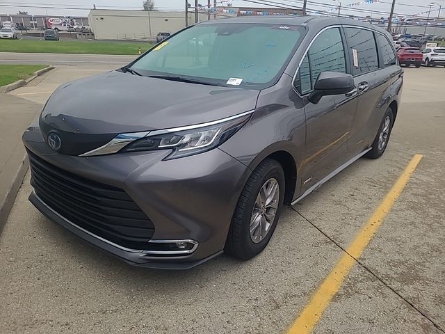 2021 Toyota Sienna XLE