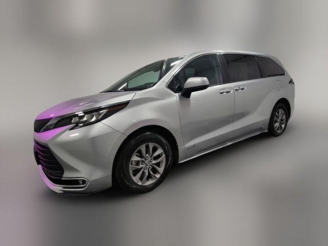 2021 Toyota Sienna XLE