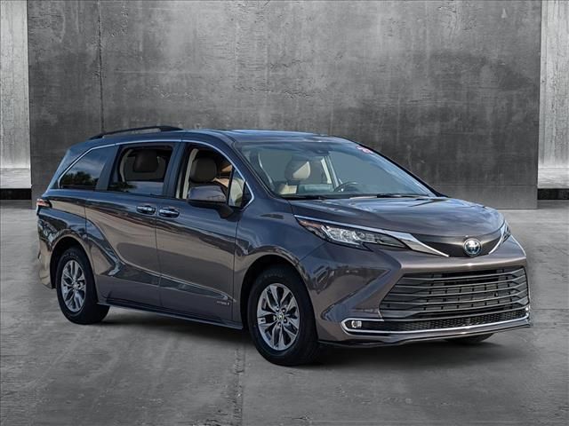 2021 Toyota Sienna XLE