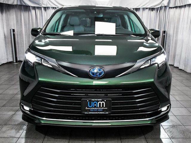 2021 Toyota Sienna XLE