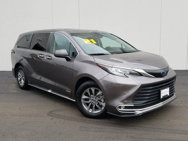 2021 Toyota Sienna XLE