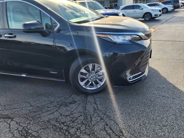 2021 Toyota Sienna XLE