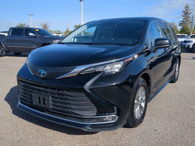 2021 Toyota Sienna XLE