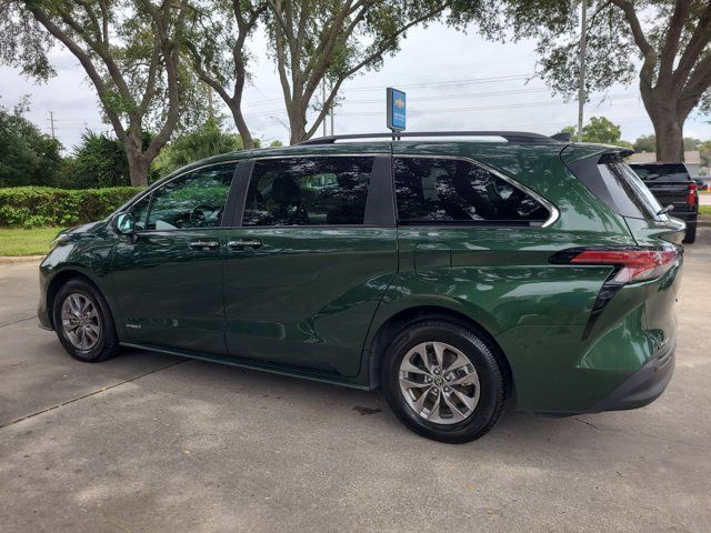 2021 Toyota Sienna XLE