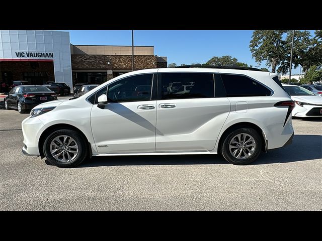 2021 Toyota Sienna XLE