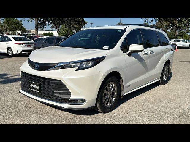 2021 Toyota Sienna XLE