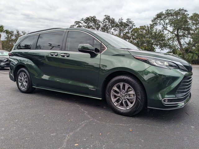 2021 Toyota Sienna XLE