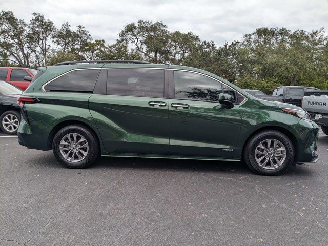 2021 Toyota Sienna XLE