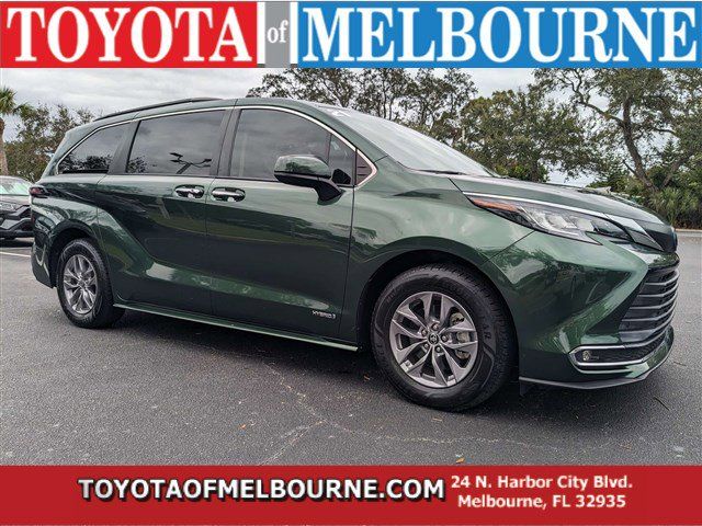 2021 Toyota Sienna XLE