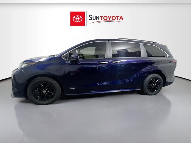 2021 Toyota Sienna XLE
