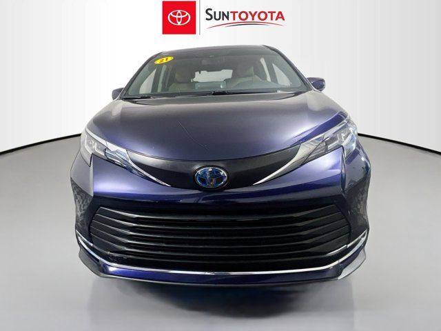 2021 Toyota Sienna XLE
