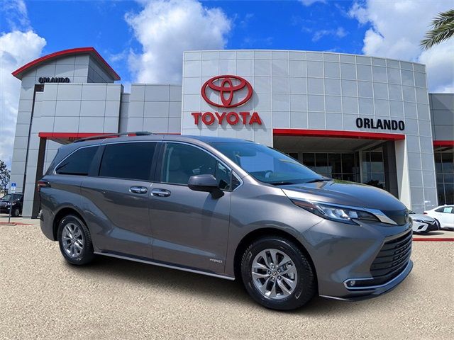 2021 Toyota Sienna XLE