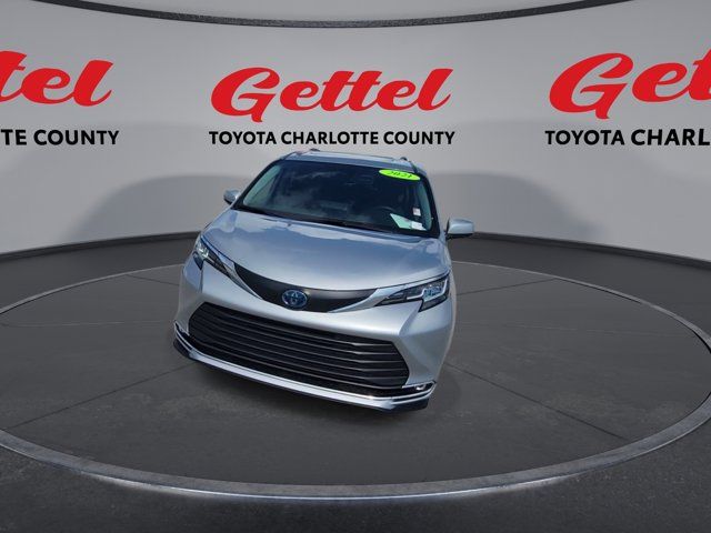 2021 Toyota Sienna XLE