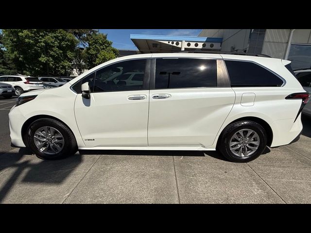 2021 Toyota Sienna XLE