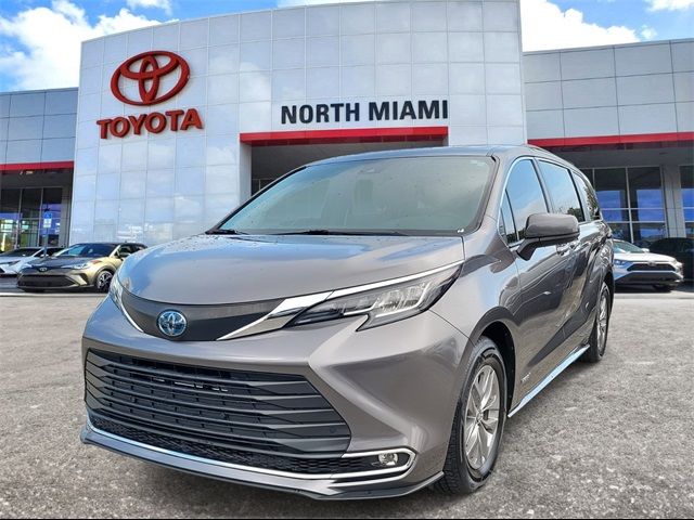 2021 Toyota Sienna XLE