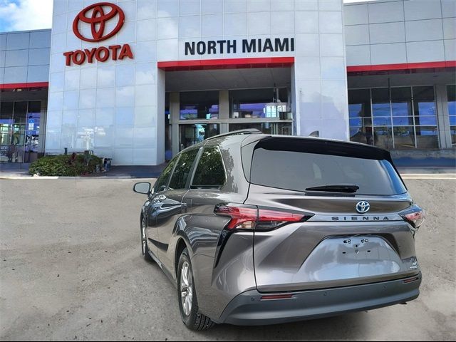 2021 Toyota Sienna XLE