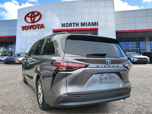 2021 Toyota Sienna XLE