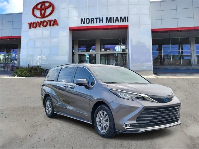 2021 Toyota Sienna XLE