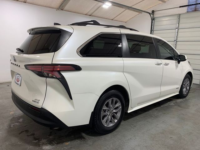 2021 Toyota Sienna XLE