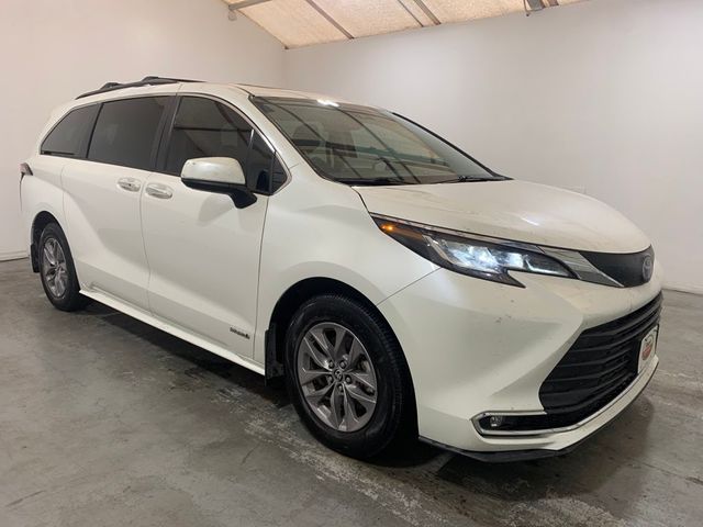 2021 Toyota Sienna XLE