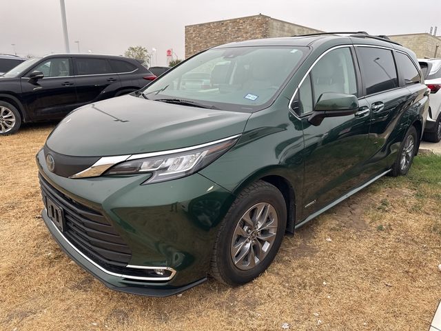 2021 Toyota Sienna XLE