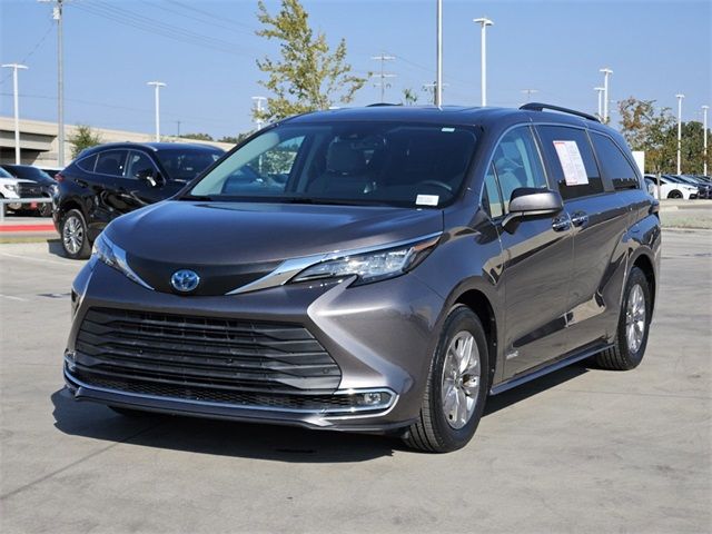 2021 Toyota Sienna XLE