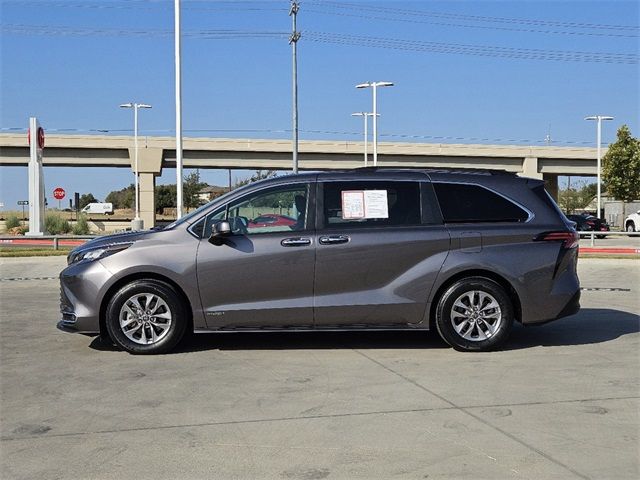 2021 Toyota Sienna XLE