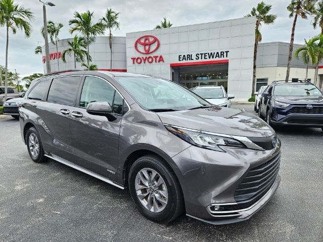 2021 Toyota Sienna XLE