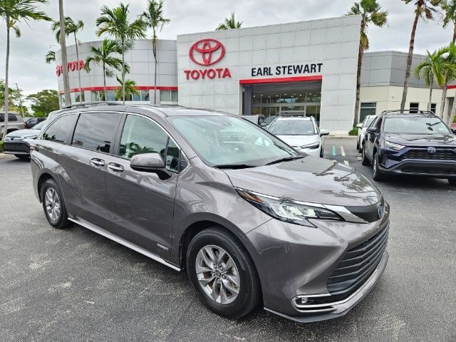 2021 Toyota Sienna XLE