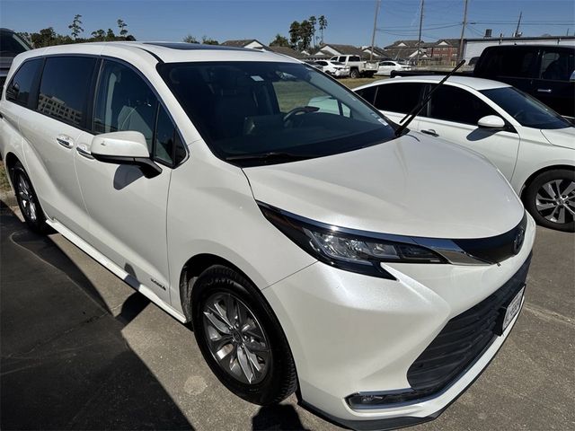 2021 Toyota Sienna XLE