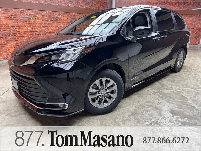 2021 Toyota Sienna XLE