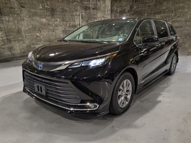 2021 Toyota Sienna XLE