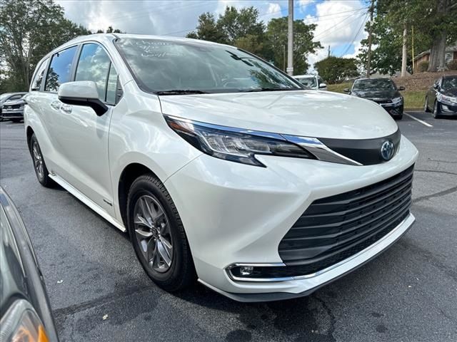 2021 Toyota Sienna XLE