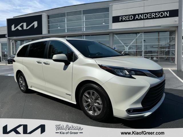 2021 Toyota Sienna XLE