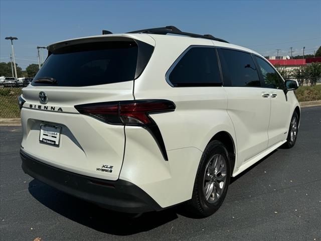 2021 Toyota Sienna XLE