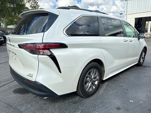 2021 Toyota Sienna XLE