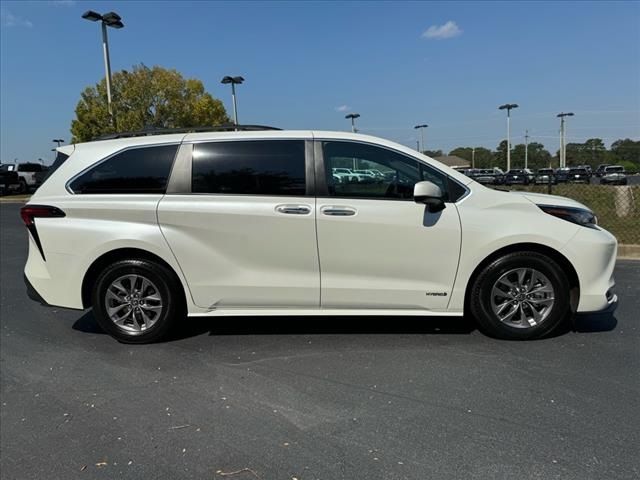 2021 Toyota Sienna XLE