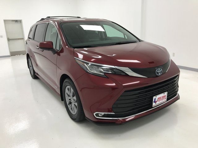 2021 Toyota Sienna XLE