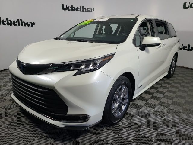 2021 Toyota Sienna XLE