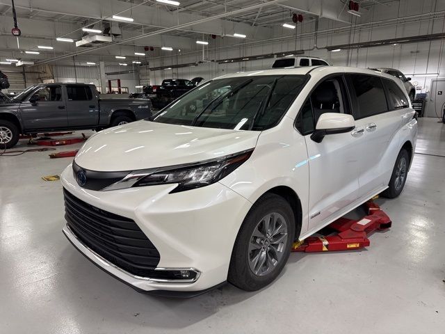 2021 Toyota Sienna XLE