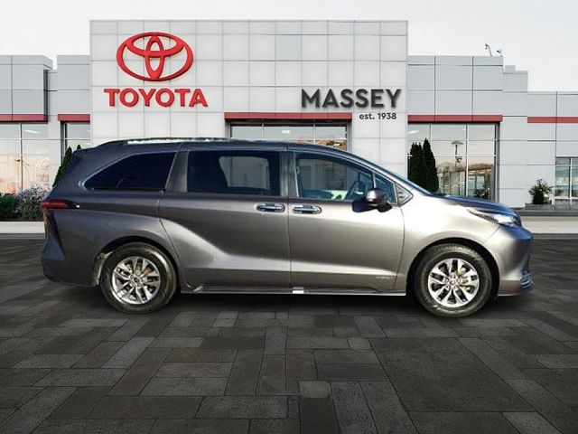 2021 Toyota Sienna XLE