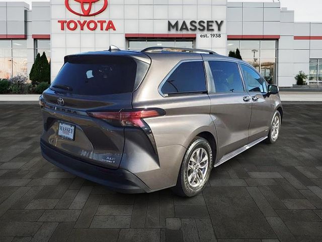 2021 Toyota Sienna XLE