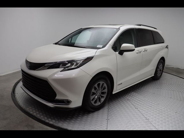 2021 Toyota Sienna XLE