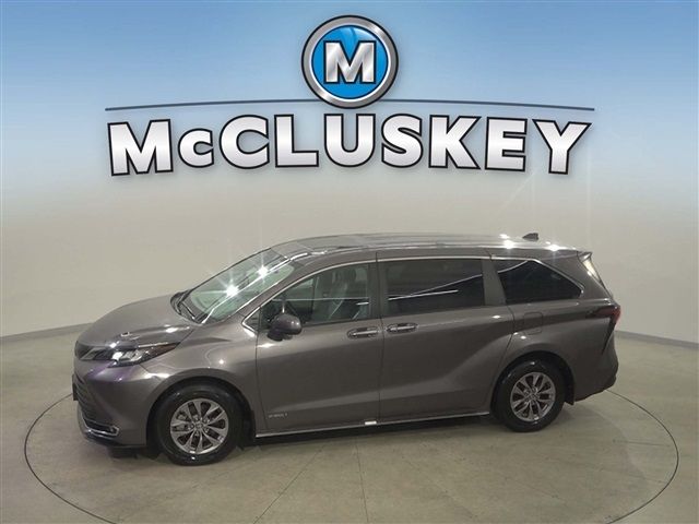 2021 Toyota Sienna XLE