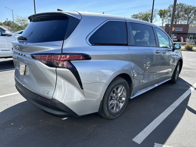 2021 Toyota Sienna XLE